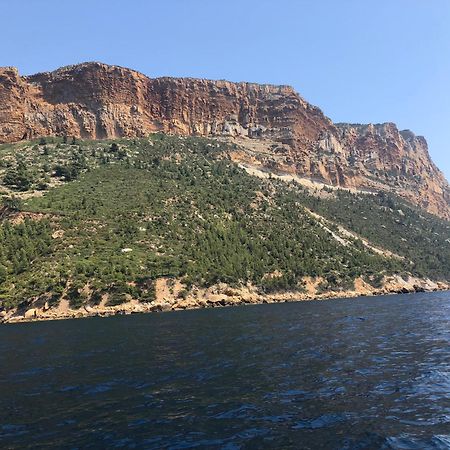 Le Petit Canaille Cassis Luaran gambar